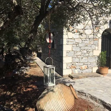 Апартаменты Charouda Stone Tower *