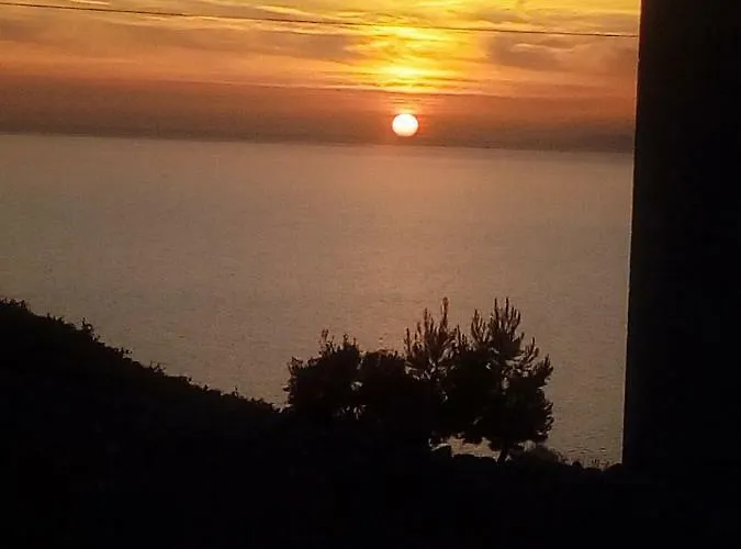 Charouda Stone Tower * Pírgos Dhiroú