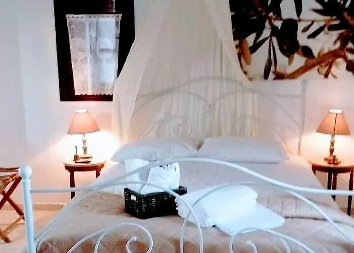 Charouda Stone Tower * Pírgos Dhiroú